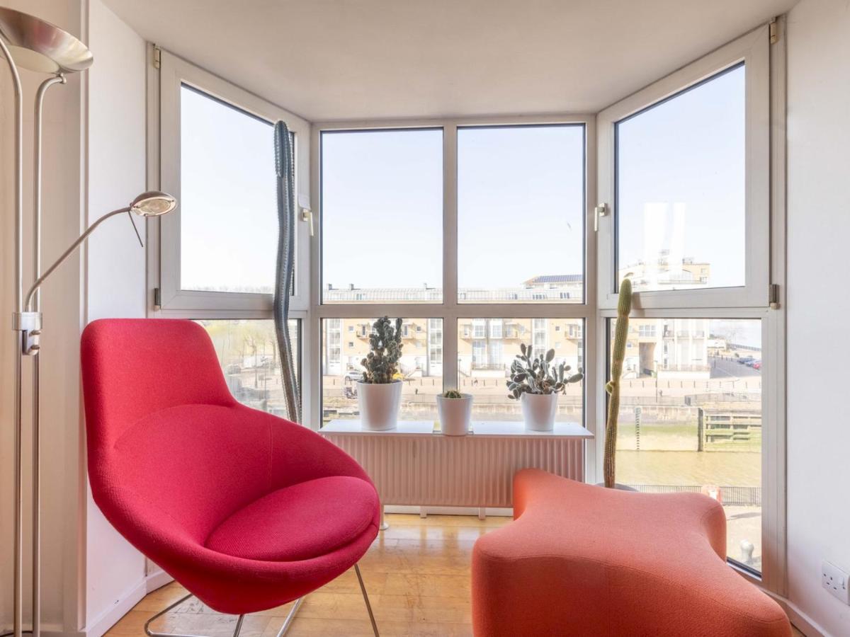Sunny Maisonette With Views Over Canary Wharf, London Bagian luar foto
