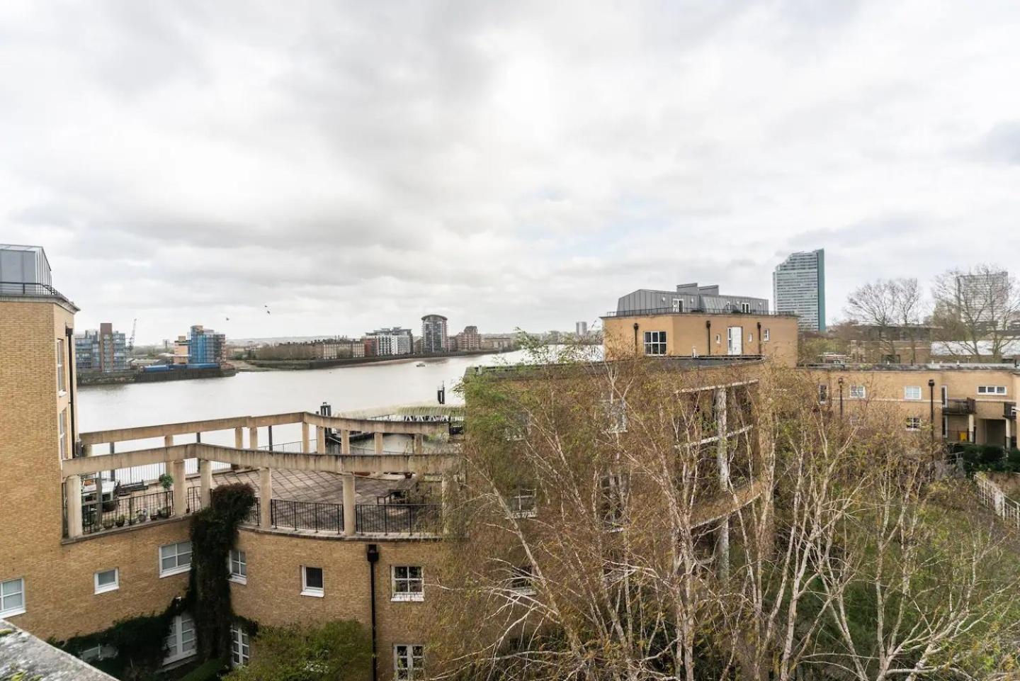 Sunny Maisonette With Views Over Canary Wharf, London Bagian luar foto