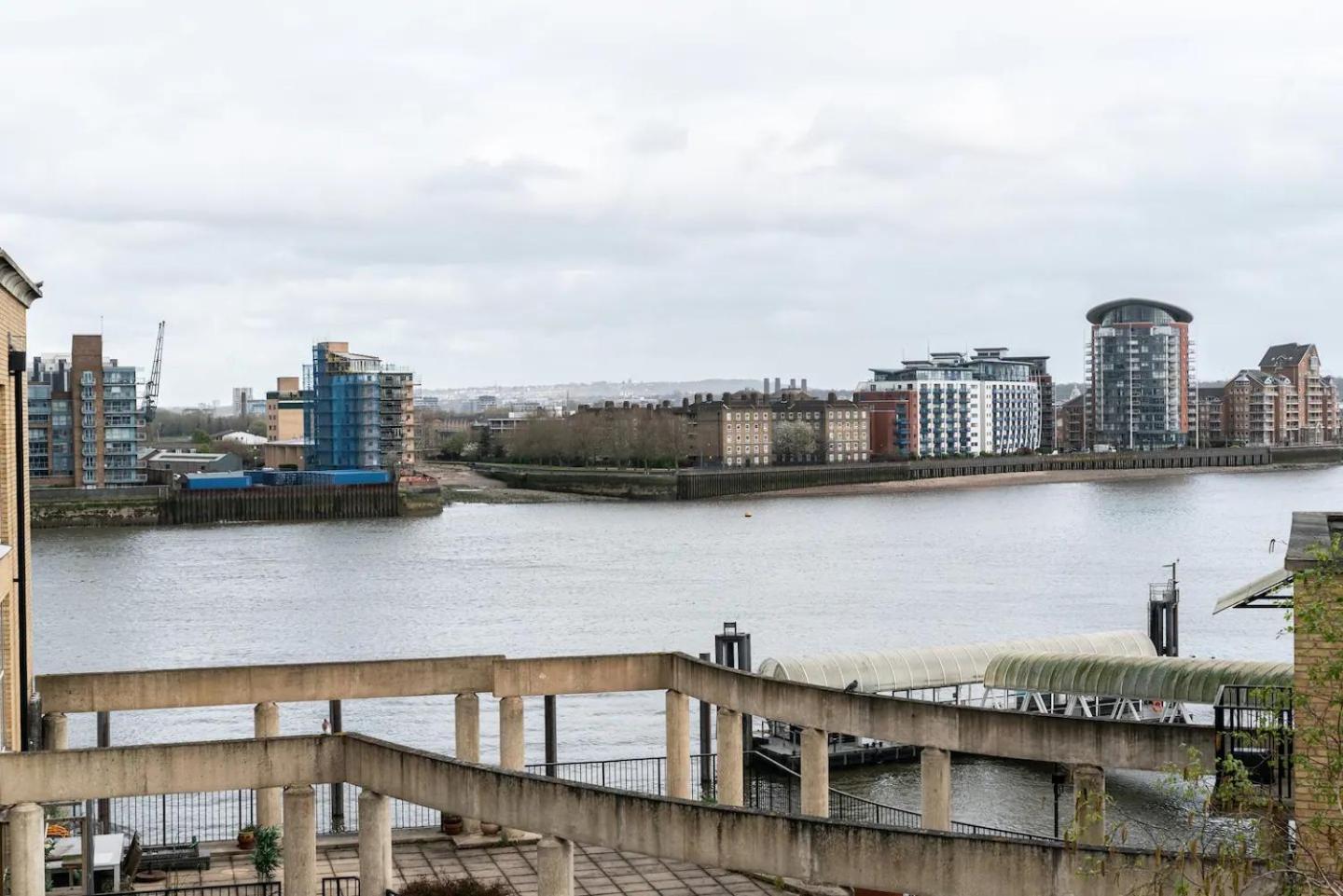 Sunny Maisonette With Views Over Canary Wharf, London Bagian luar foto