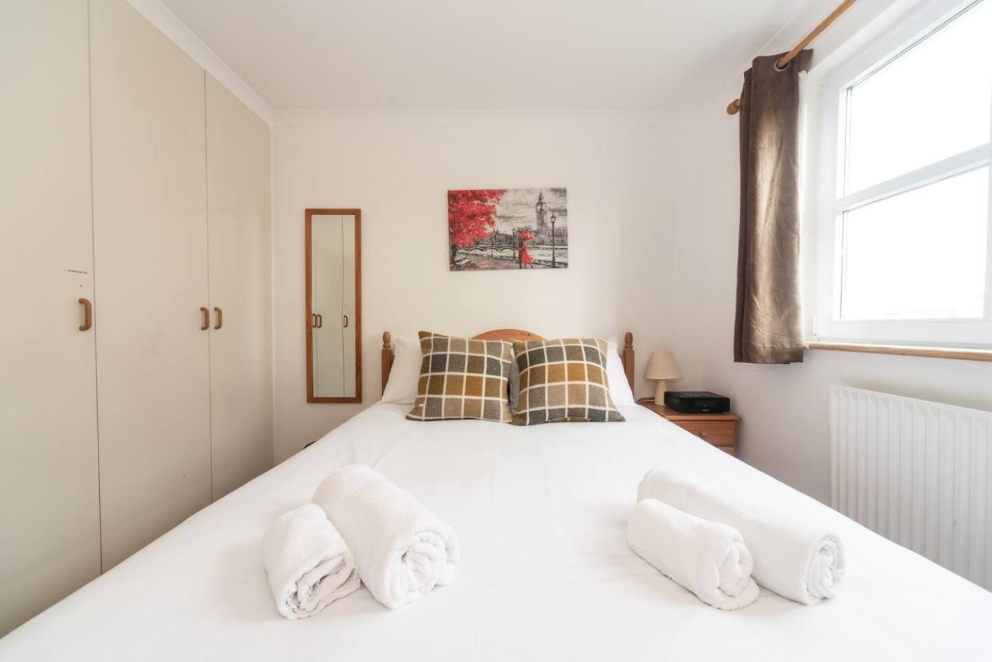 Sunny Maisonette With Views Over Canary Wharf, London Bagian luar foto