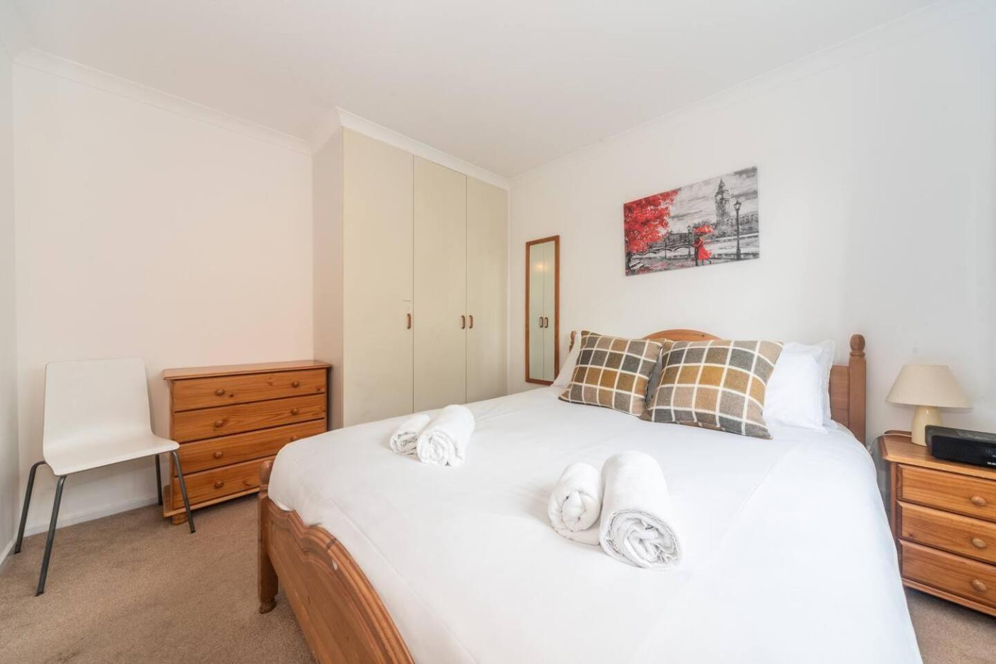 Sunny Maisonette With Views Over Canary Wharf, London Bagian luar foto