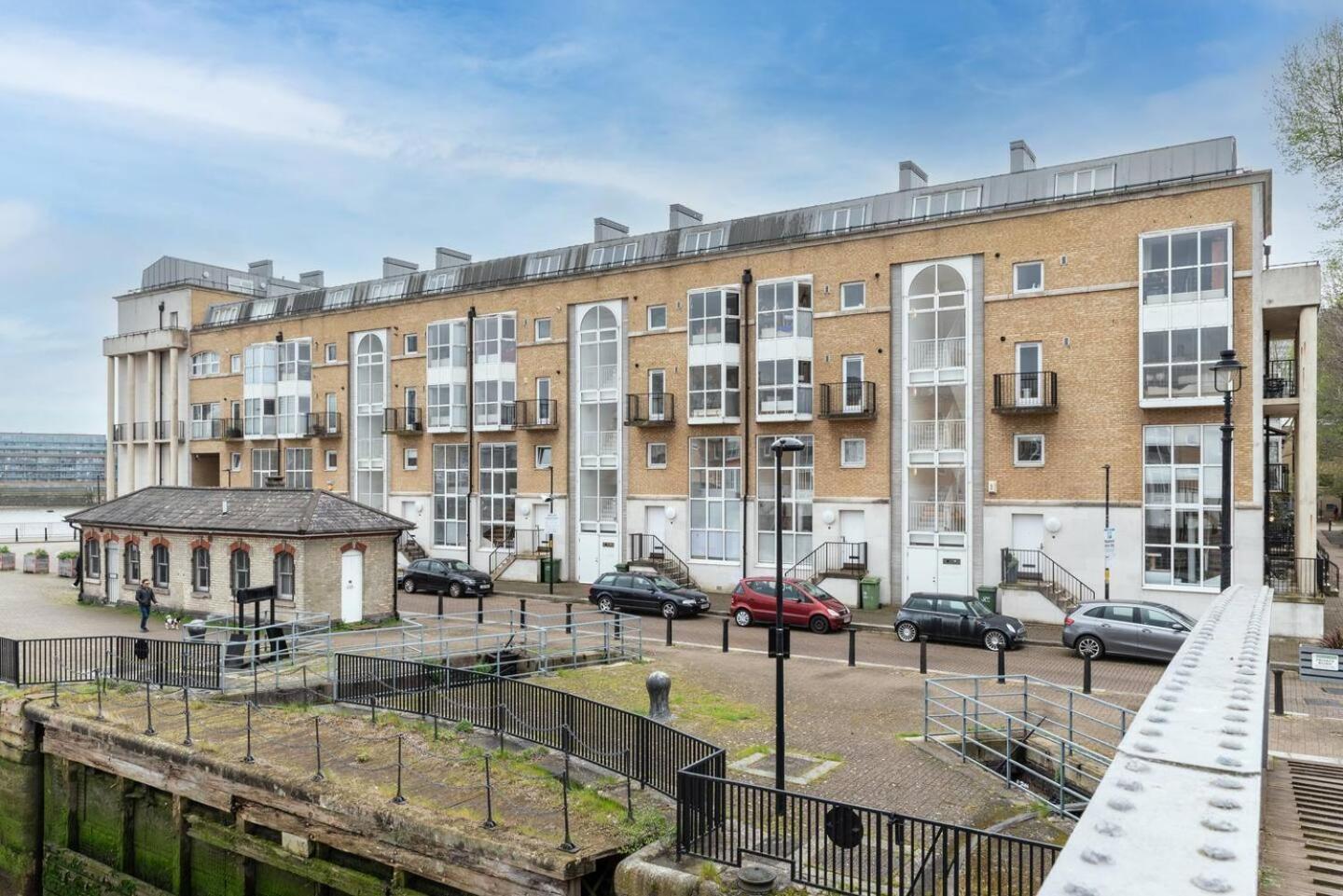 Sunny Maisonette With Views Over Canary Wharf, London Bagian luar foto