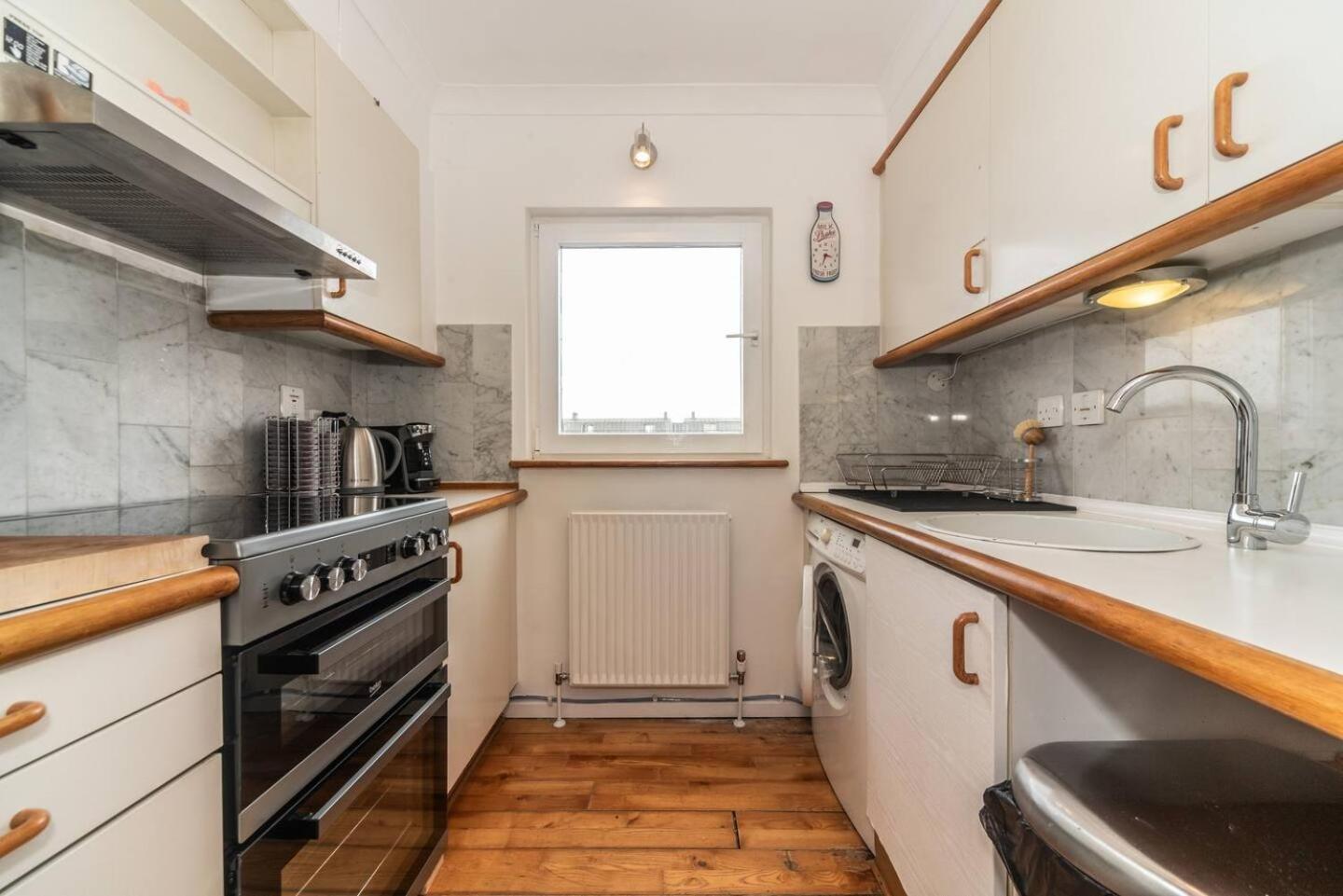 Sunny Maisonette With Views Over Canary Wharf, London Bagian luar foto