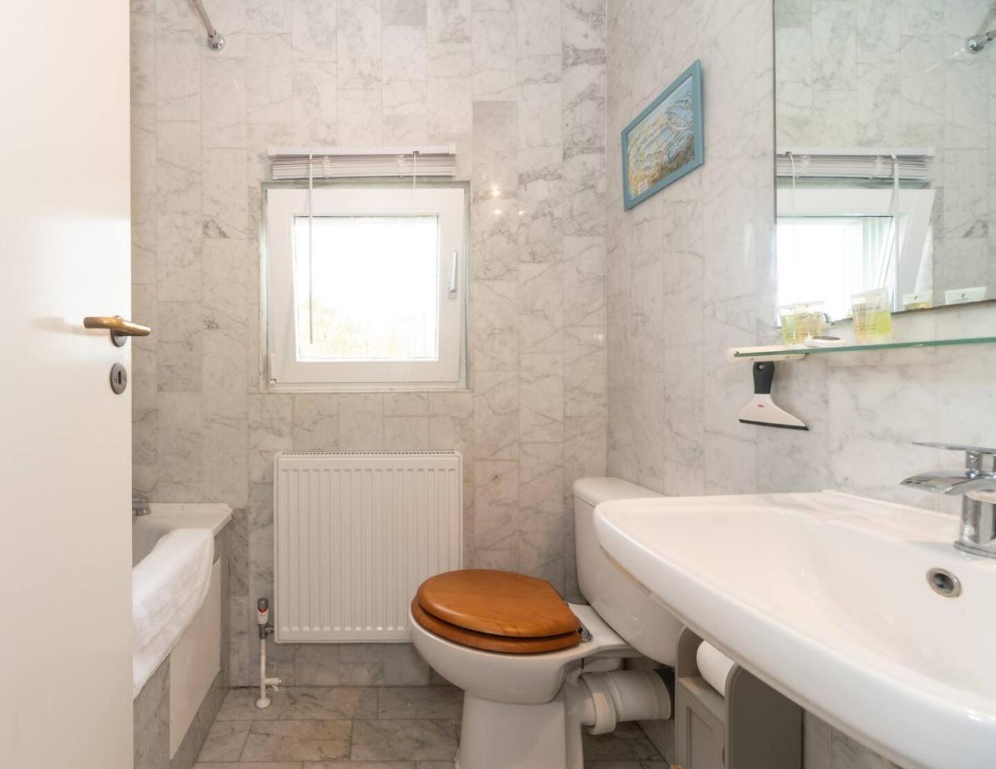 Sunny Maisonette With Views Over Canary Wharf, London Bagian luar foto