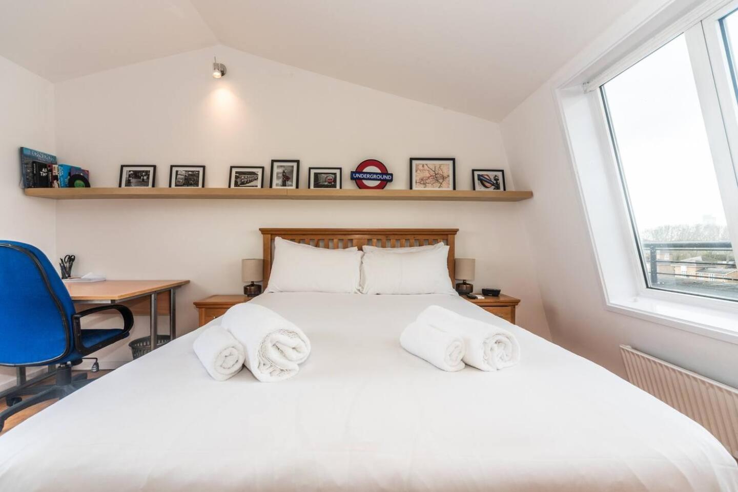 Sunny Maisonette With Views Over Canary Wharf, London Bagian luar foto