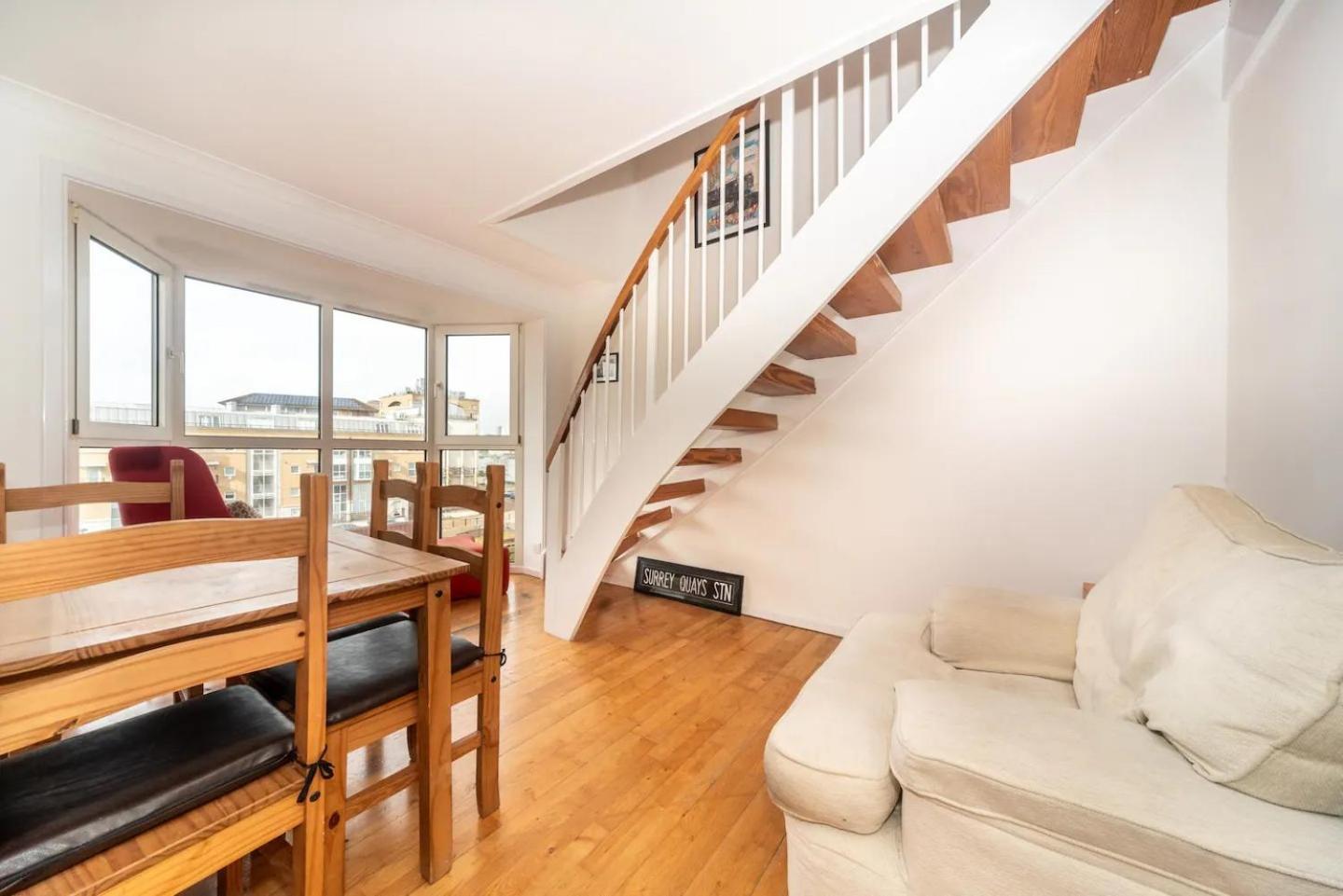 Sunny Maisonette With Views Over Canary Wharf, London Bagian luar foto