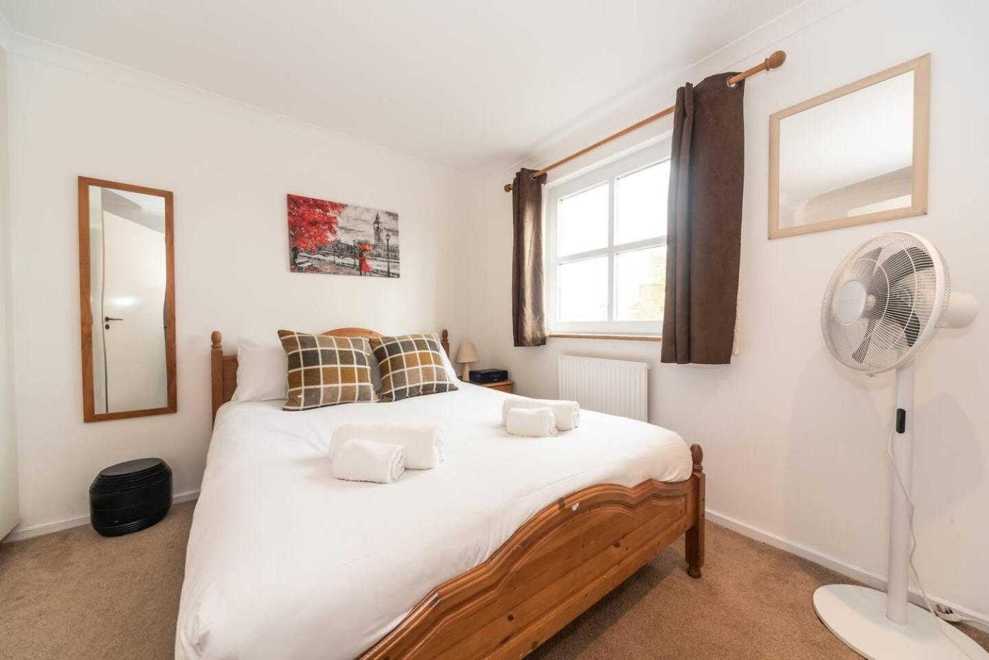 Sunny Maisonette With Views Over Canary Wharf, London Bagian luar foto