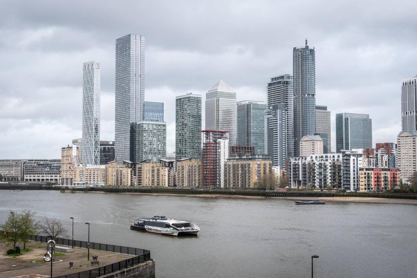 Sunny Maisonette With Views Over Canary Wharf, London Bagian luar foto
