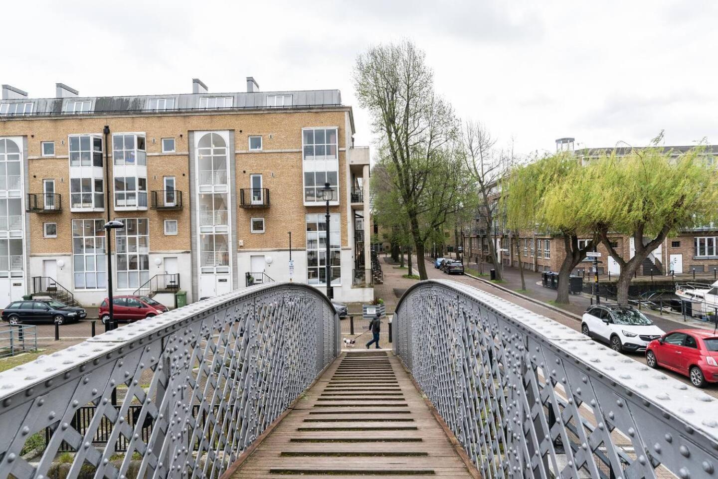 Sunny Maisonette With Views Over Canary Wharf, London Bagian luar foto